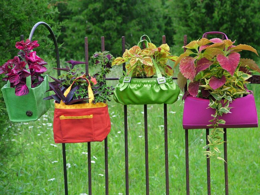 9 Original-Nancy-Ondra_unique-container-garden-purses_s4x3.jpg.rend.hgtvcom.1280.960