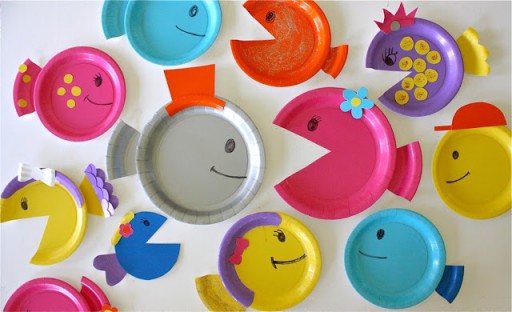 How-to-make-DIY-paper-plate-fish-craft-step-by-step-tutorial-instructions-4-512x312